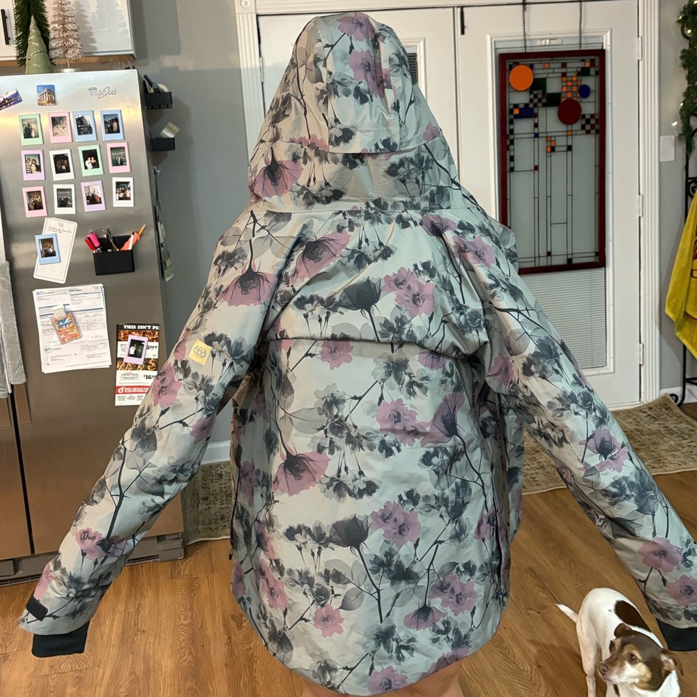 686 GORE-TEX Women's Snowboard/Ski Jacket - Floral - Picture 2 of 4